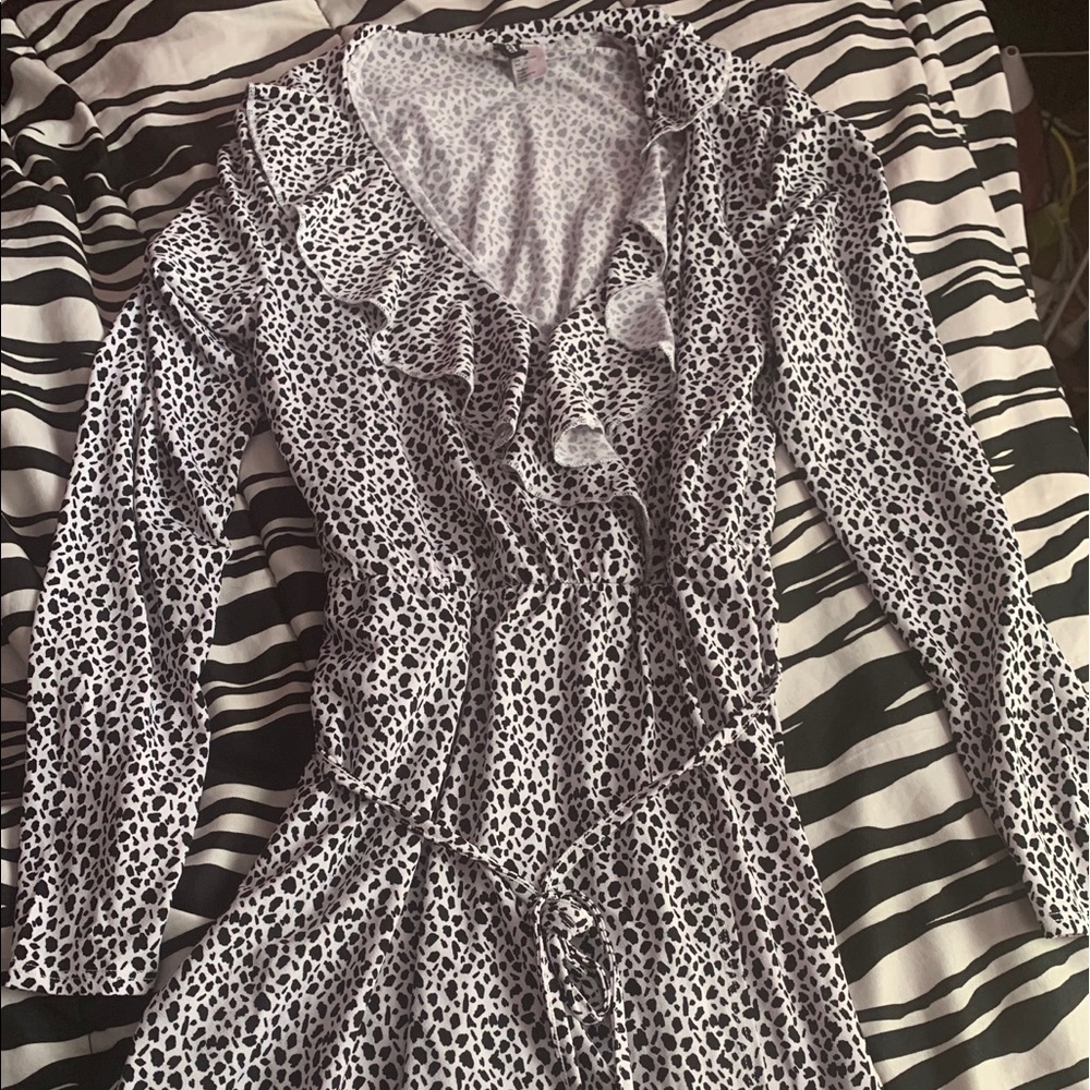 Ruffled neck👗Dress